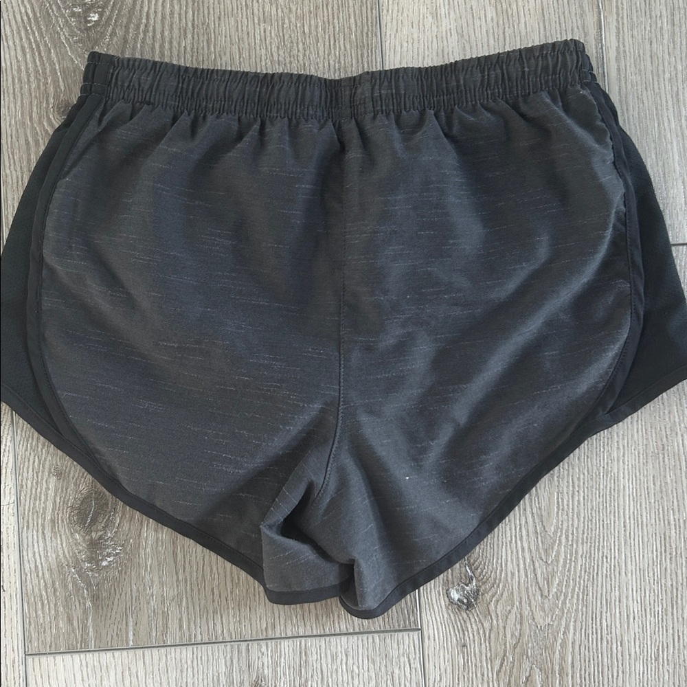 Girls Nike Athletic Shorts - Picture 3 of 4